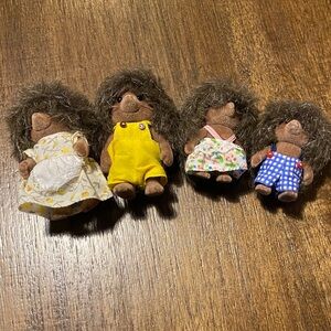 Adorable Calico critters Hedgehog Family Doll Set